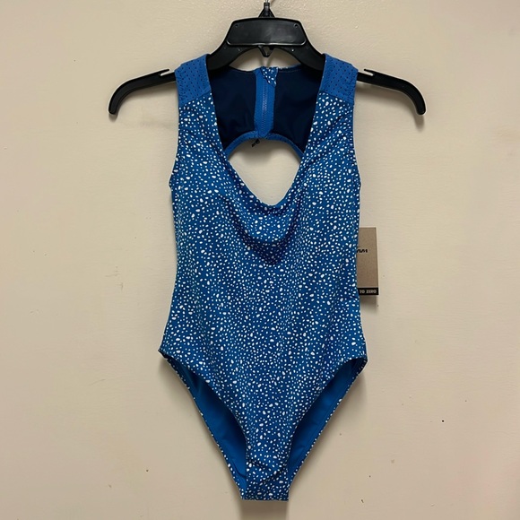 Nike One Piece Swimsuit XS - Picture 2 of 6